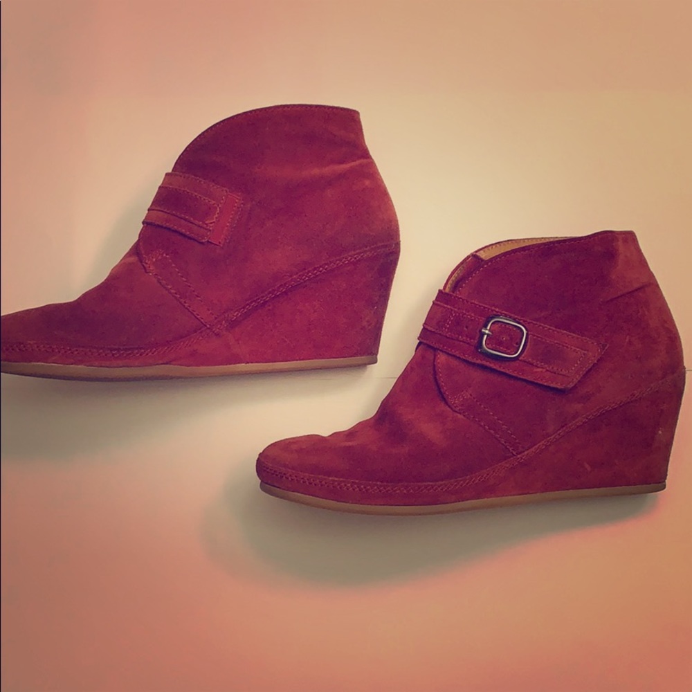 Faux suede red wedges